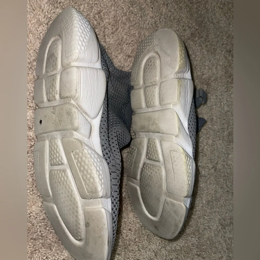 Sneakers - Picture 4 of 5